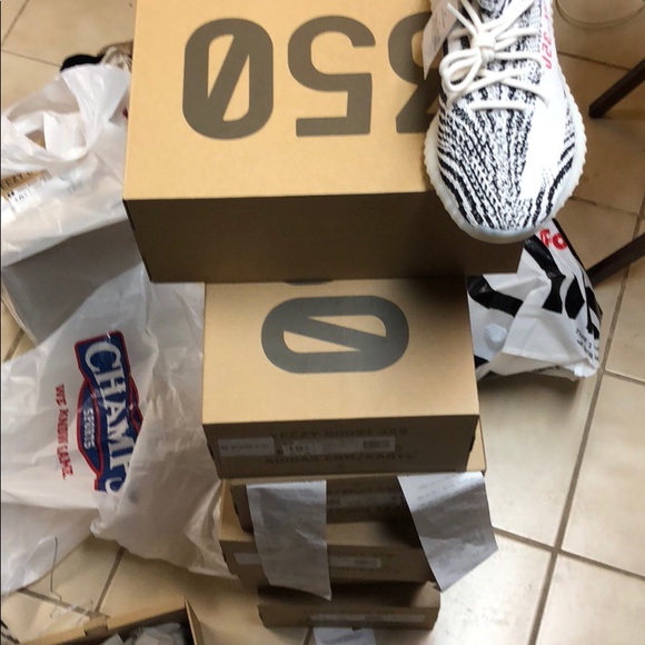 Yeezy 350 V2 Zebra - Picture 6 of 7
